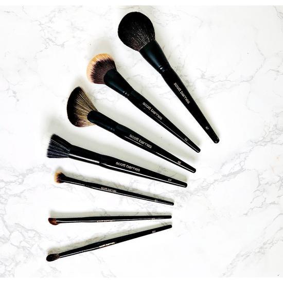 Scott Barnes Powder Sheer Brush | Cosmetify